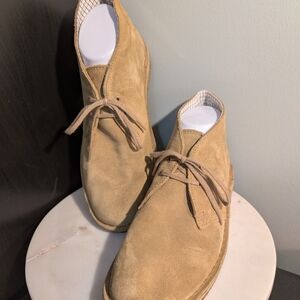 Clarks Women's 10 Light Brown Suede Chukka Boots